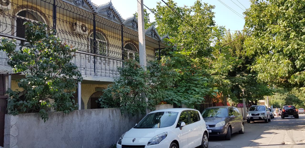 La Vitalie Guest House Chisinau Bagian luar foto